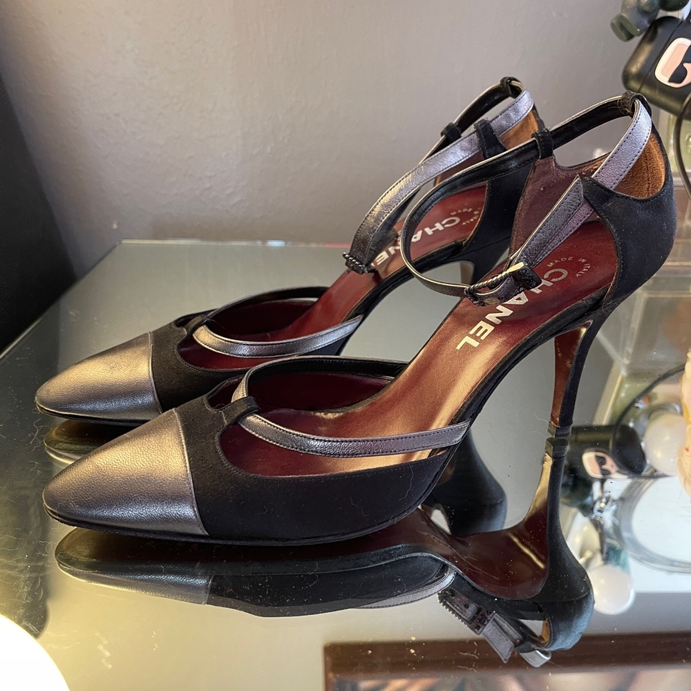 COPY - Chanel
Interlocking CC Logo Satin D'Orsay Pumps
Women's Size: 8 | IT 38.5